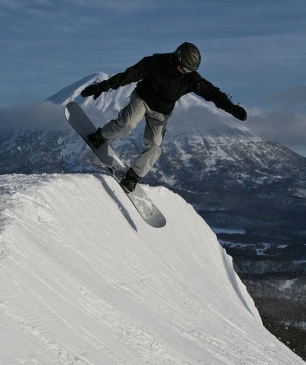 Snowboarding in Niseko